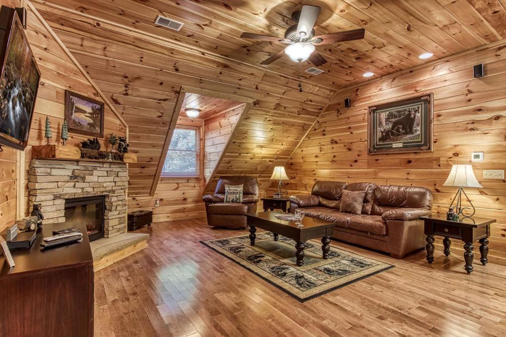 Papa Bear, Hot Tub, Wifi, 1089 Free Tickets Each Paid Day, Dollywood And More Sevierville Exterior photo