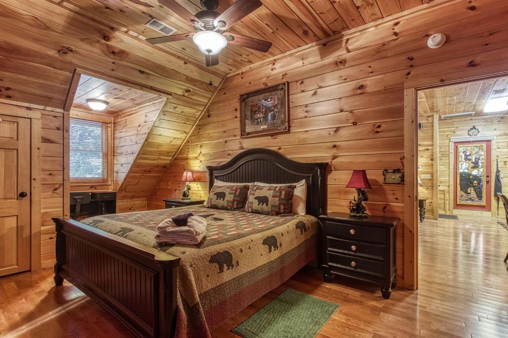 Papa Bear, Hot Tub, Wifi, 1089 Free Tickets Each Paid Day, Dollywood And More Sevierville Exterior photo