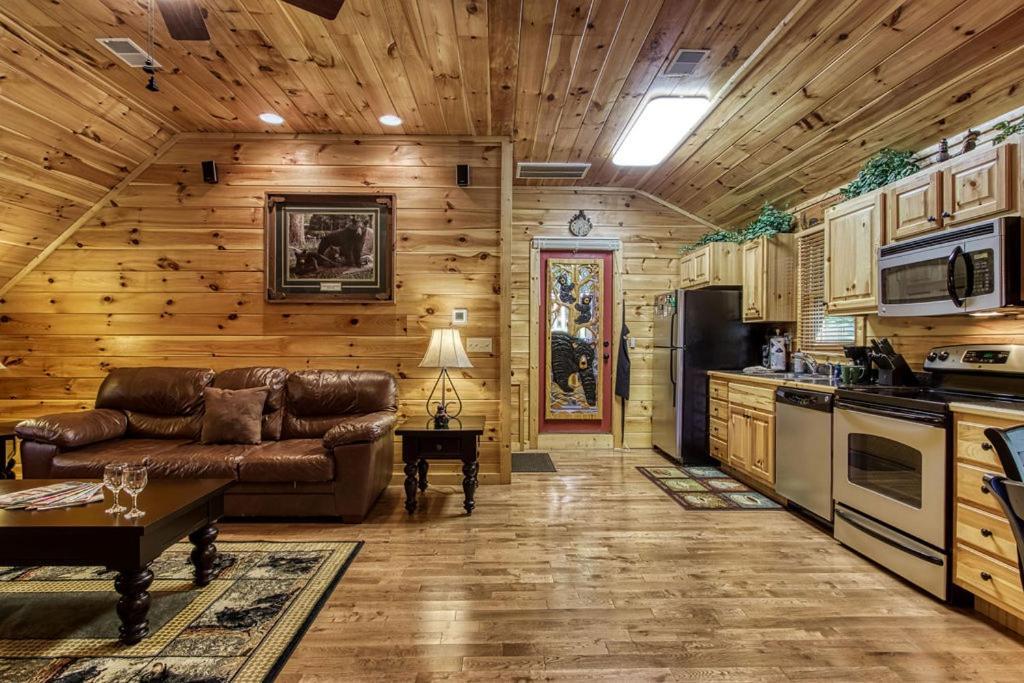 Papa Bear, Hot Tub, Wifi, 1089 Free Tickets Each Paid Day, Dollywood And More Sevierville Exterior photo