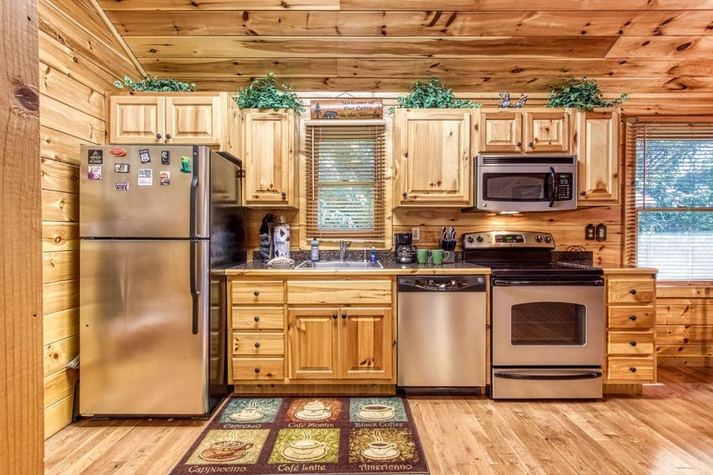 Papa Bear, Hot Tub, Wifi, 1089 Free Tickets Each Paid Day, Dollywood And More Sevierville Exterior photo